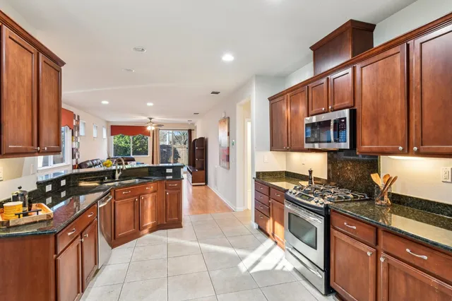 $525,000 | 7448 Abbey Circle, Elk Grove, CA 95757