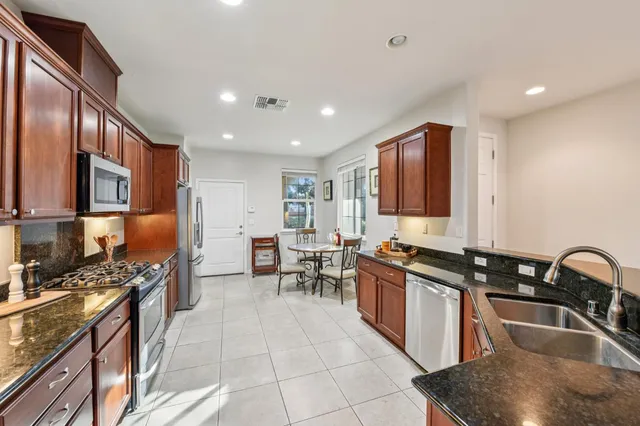 $525,000 | 7448 Abbey Circle, Elk Grove, CA 95757