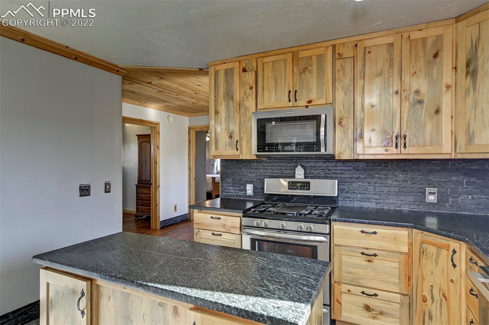 8225 3 R Road Beulah, CO 81023 - Photo 20 of 41 Kitchen