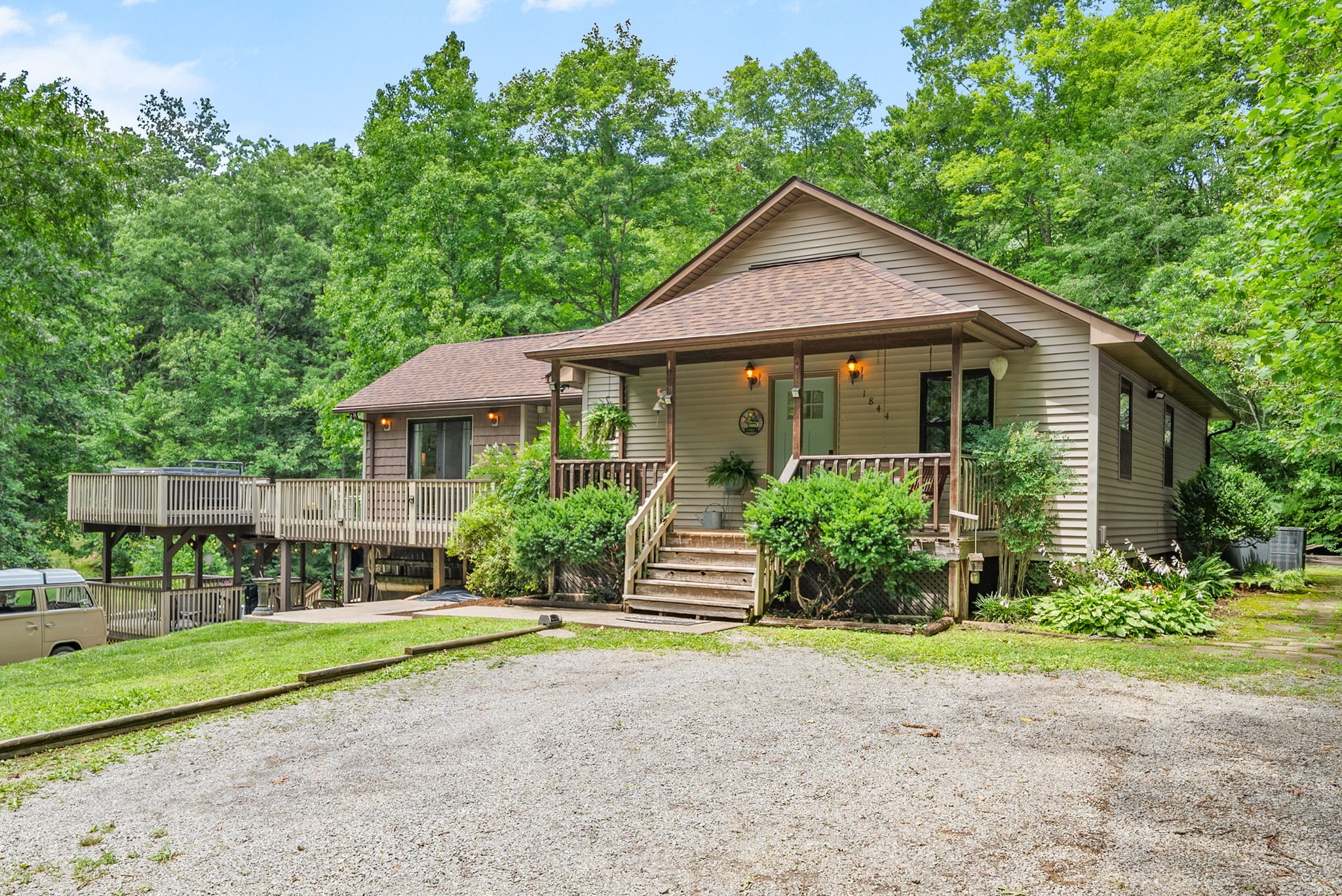 1844 Hogue Road Clarksville, TN 37040 - Photo 2 of 95