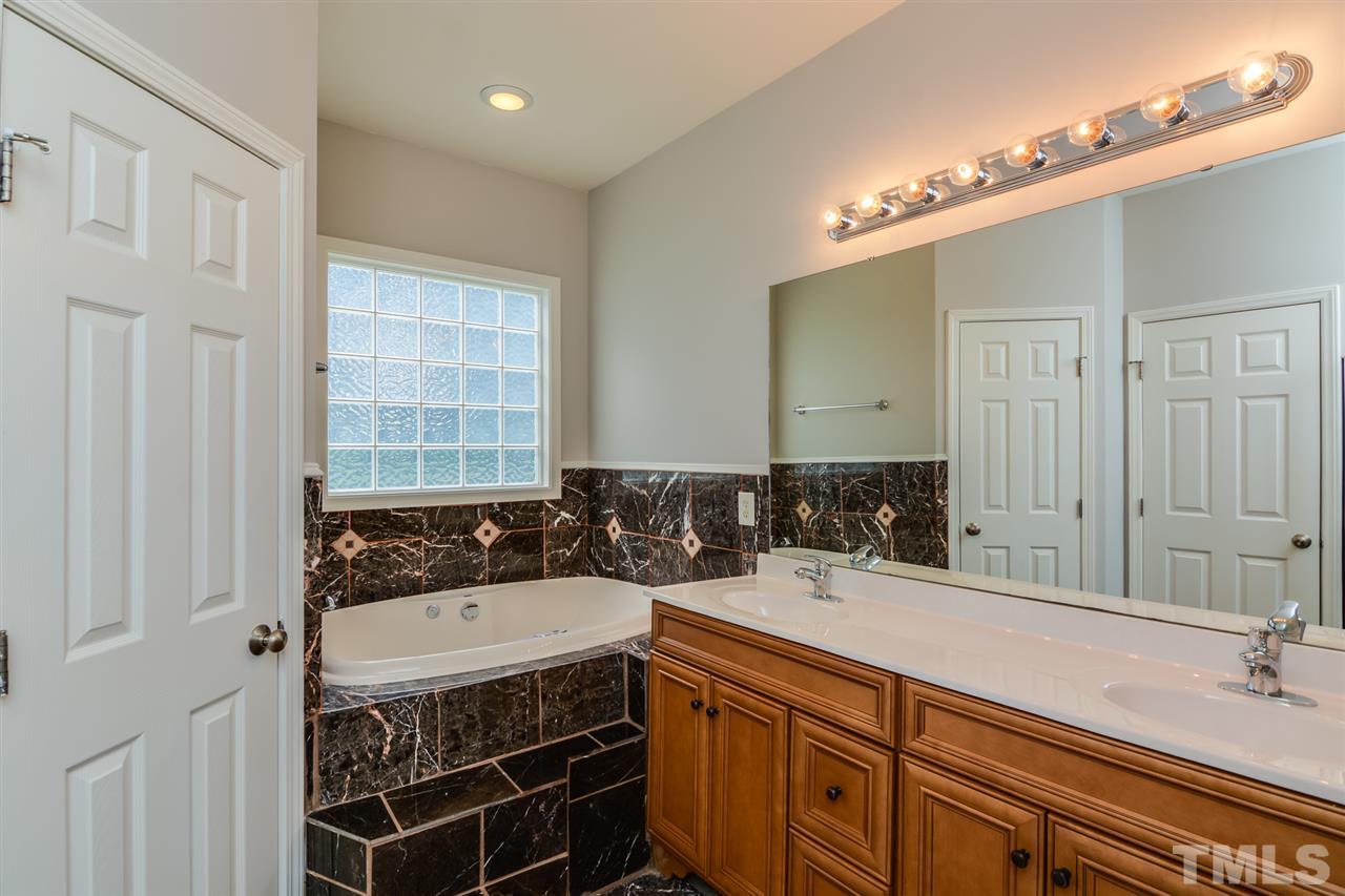 5212 Portside Lane Raleigh, NC 27610 - Photo 13 of 25 Gallery Image 13