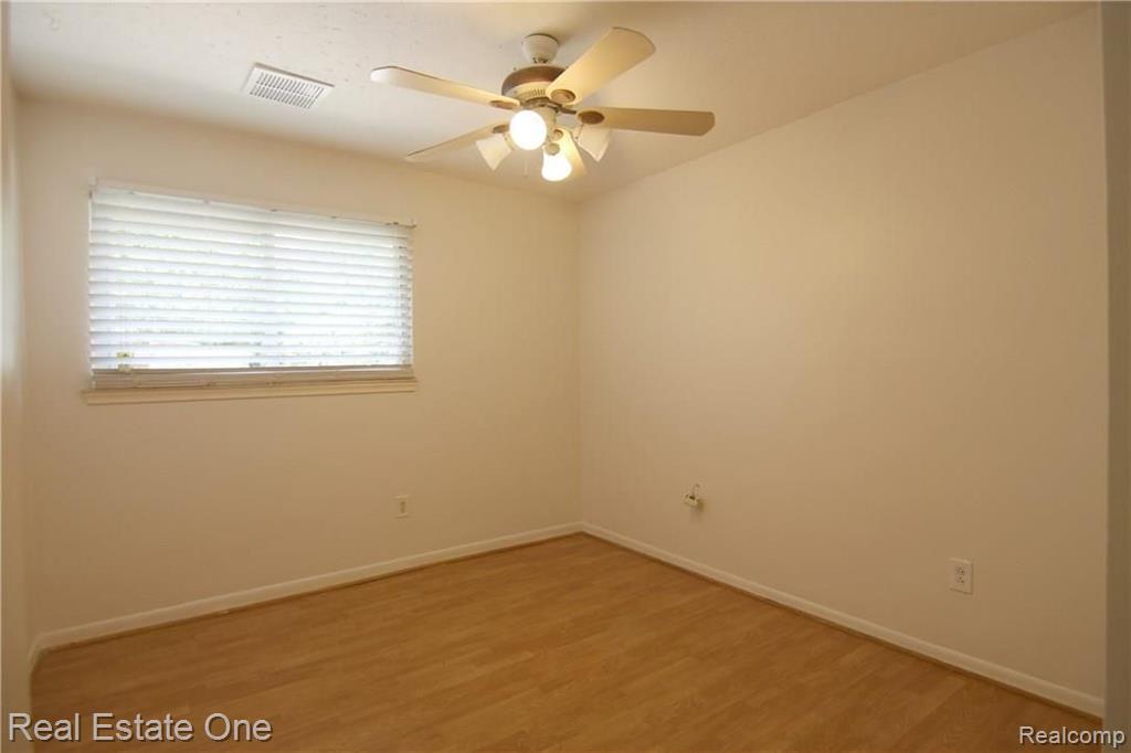 23074 Tuck Road Farmington, MI 48336 - Photo 12 of 17