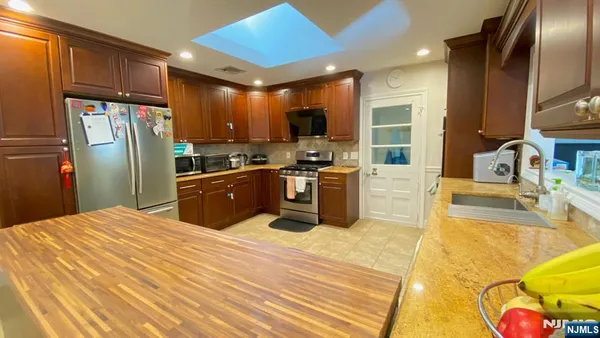 $5,600 | 102 West Saddle River Road, Saddle River, NJ 07458