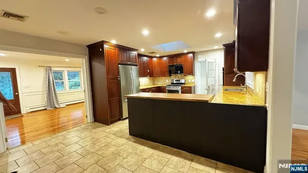 $5,600 | 102 West Saddle River Road, Saddle River, NJ 07458