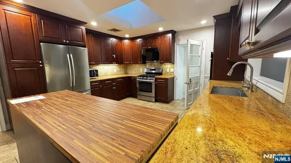 $5,600 | 102 West Saddle River Road, Saddle River, NJ 07458