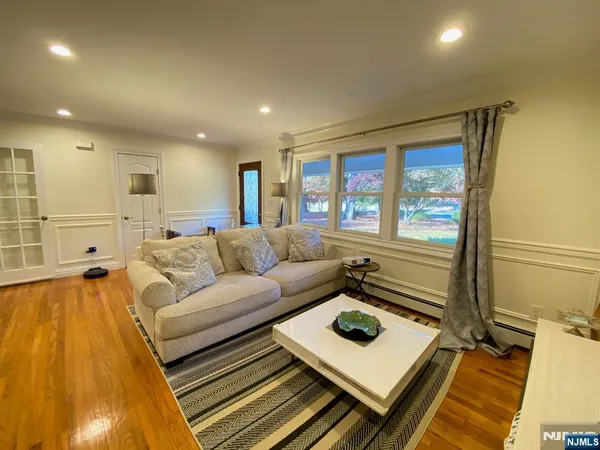 $5,600 | 102 West Saddle River Road, Saddle River, NJ 07458