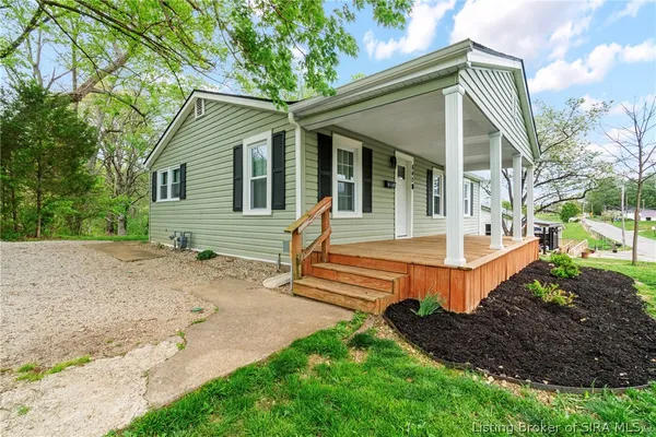 $209,900 | 840 East Walnut Street, Corydon, IN 47112