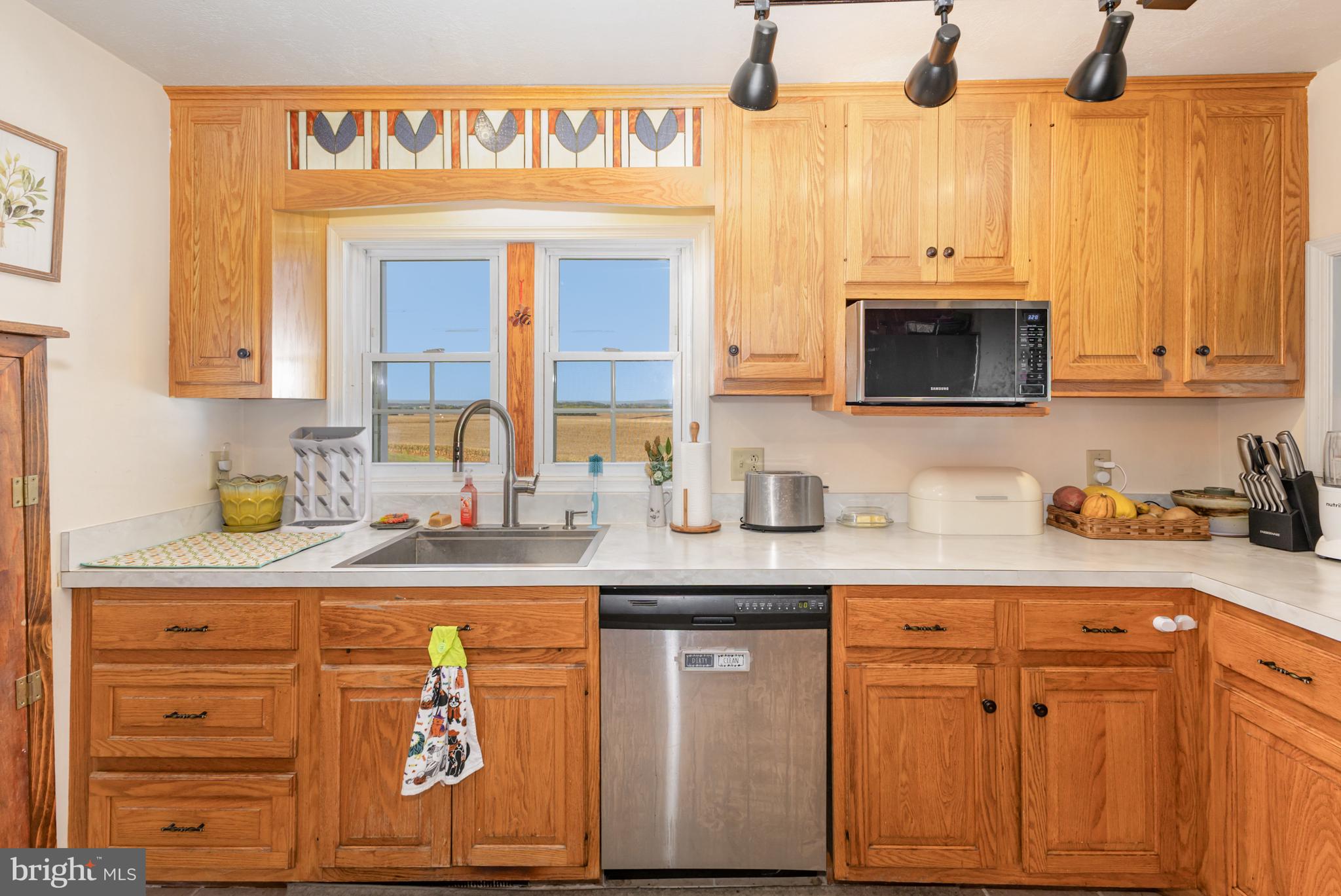 2215 Colebrook Road Lebanon, PA 17042 - Photo 11 of 35