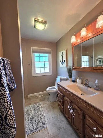 $249,000 | 728 East Tolton Drive, Quincy, IL 62305