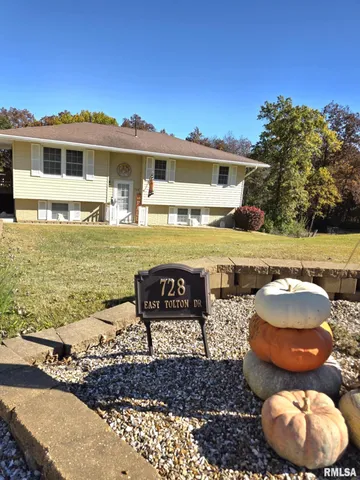 $249,000 | 728 East Tolton Drive, Quincy, IL 62305