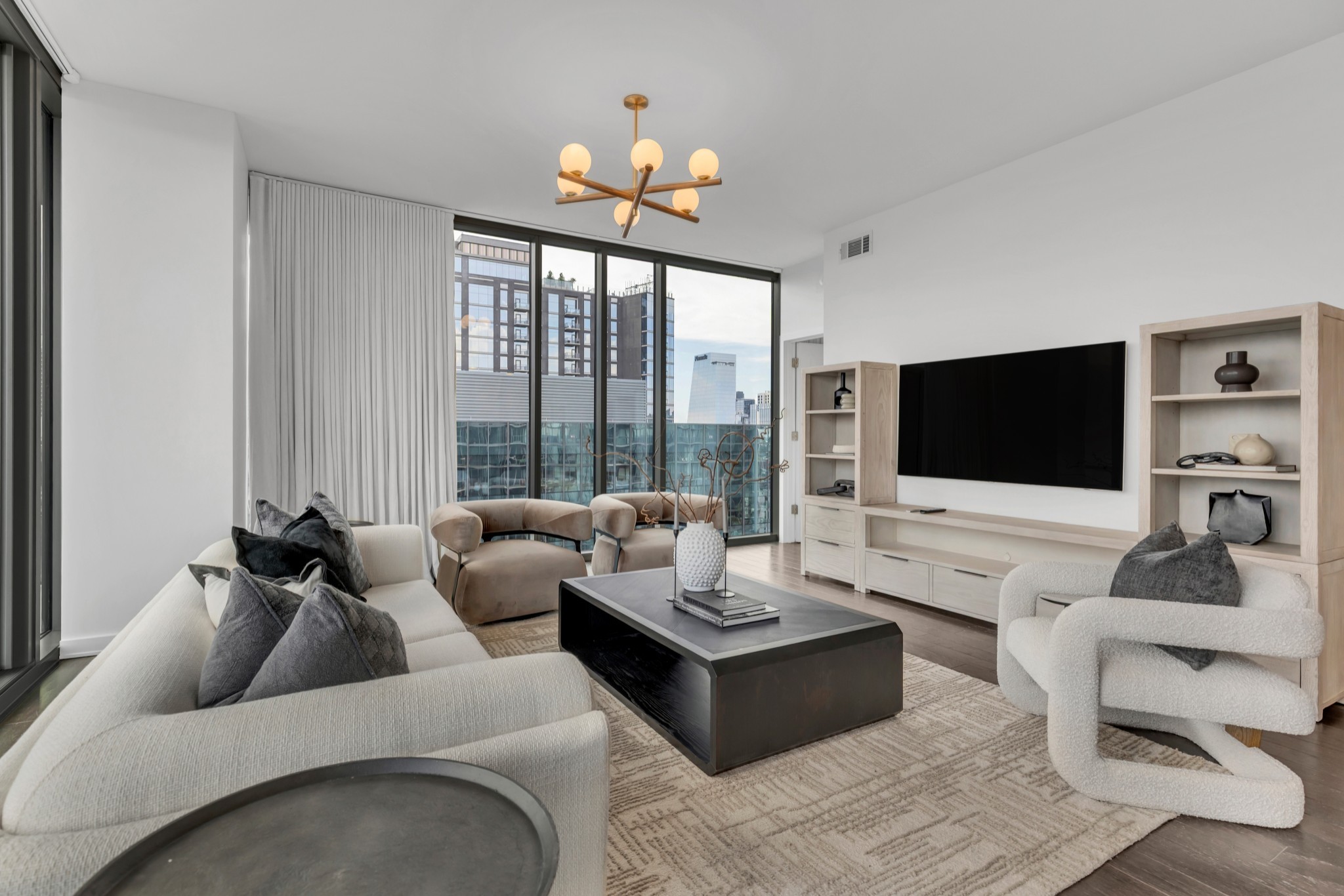 1212 Laurel Street, Unit 1815 Nashville, TN 37203 - Photo 4 of 42 a living room with furniture and a flat screen tv