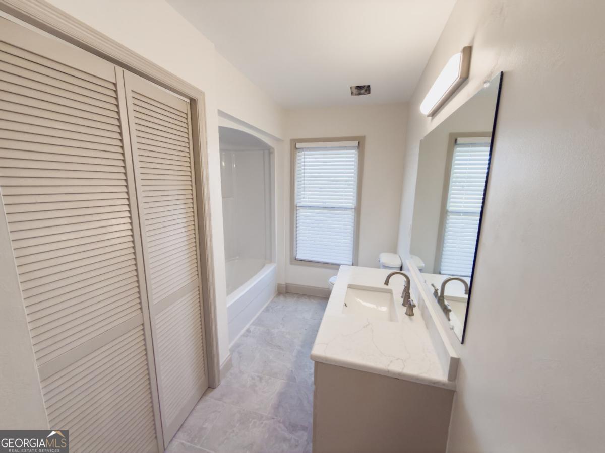 5885 Val Del Road Hahira, GA 31632 - Photo 16 of 27