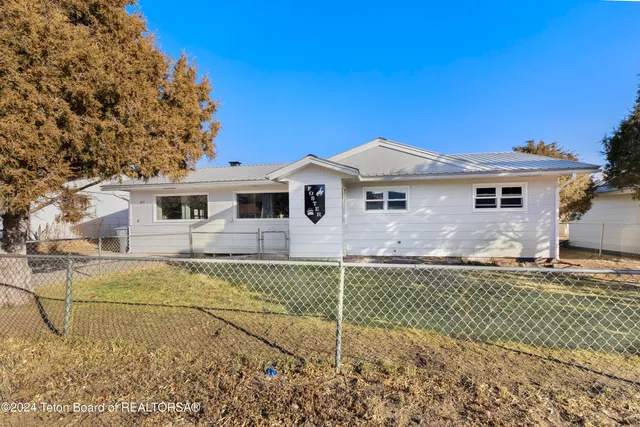 $399,000 | 407 North 1st Street, Dubois, WY 82513