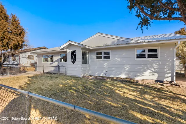 $399,000 | 407 North 1st Street, Dubois, WY 82513