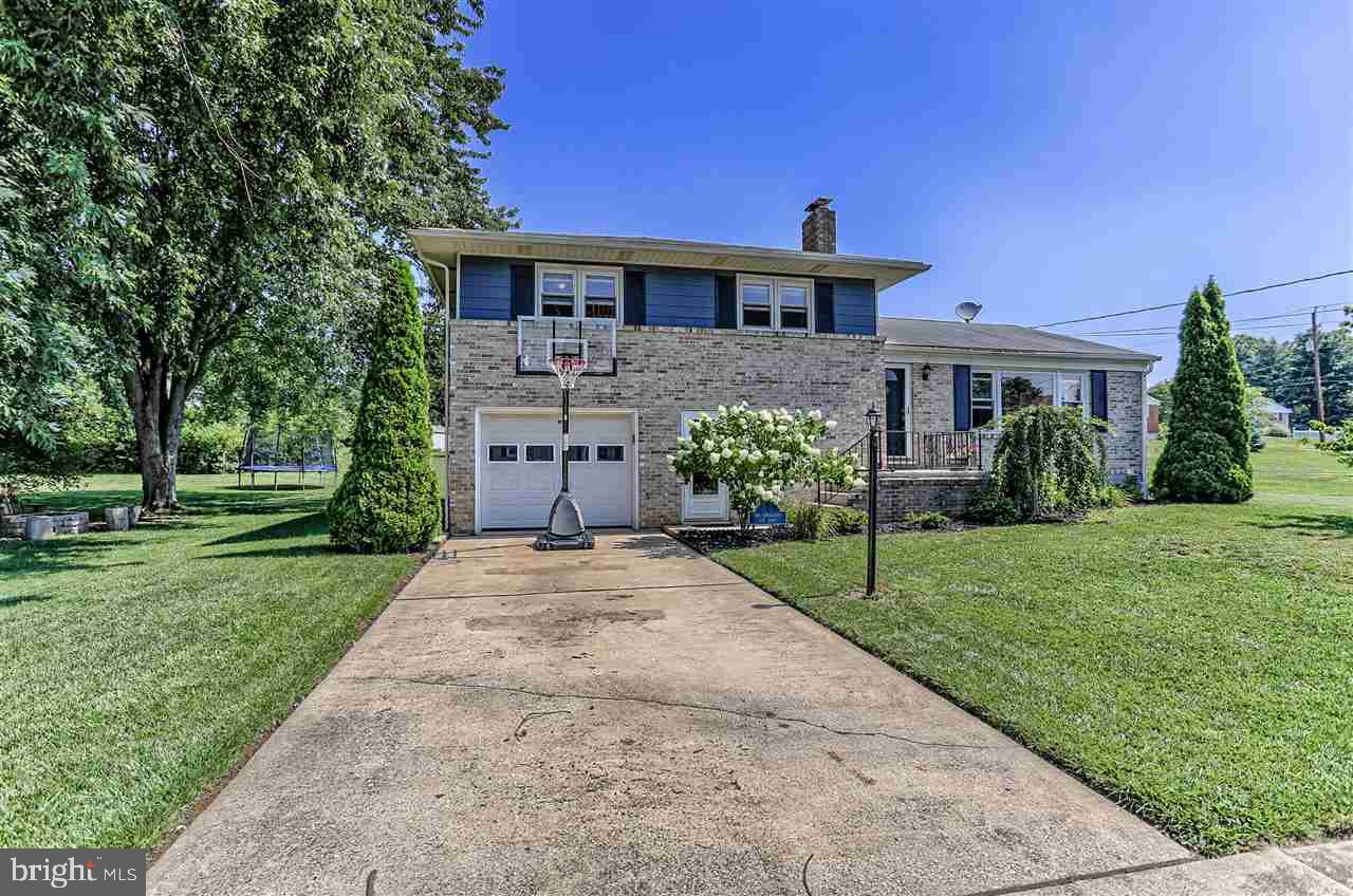 1761 Topaz Road York, PA 17408 - Photo 1 of 27 Gallery Image 1