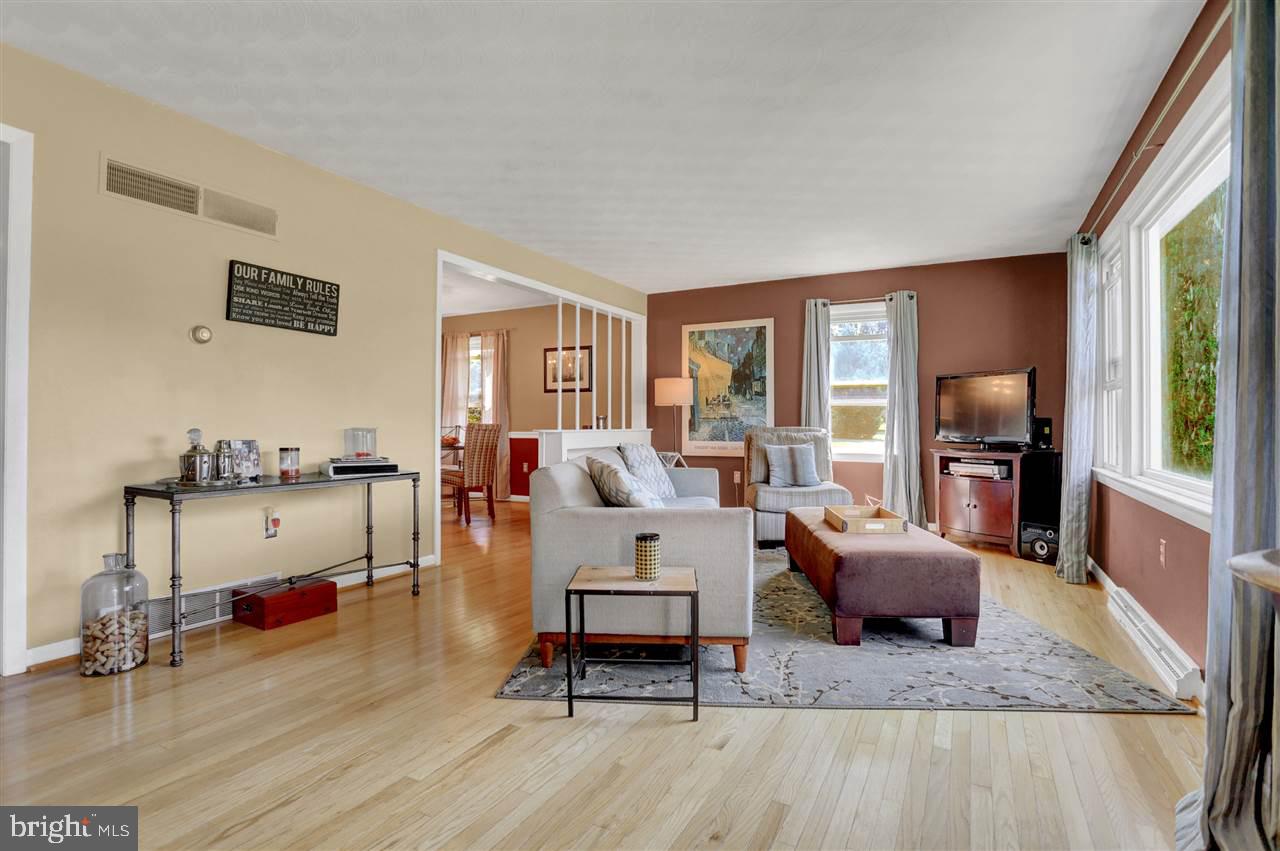 1761 Topaz Road York, PA 17408 - Photo 2 of 27 Gallery Image 2