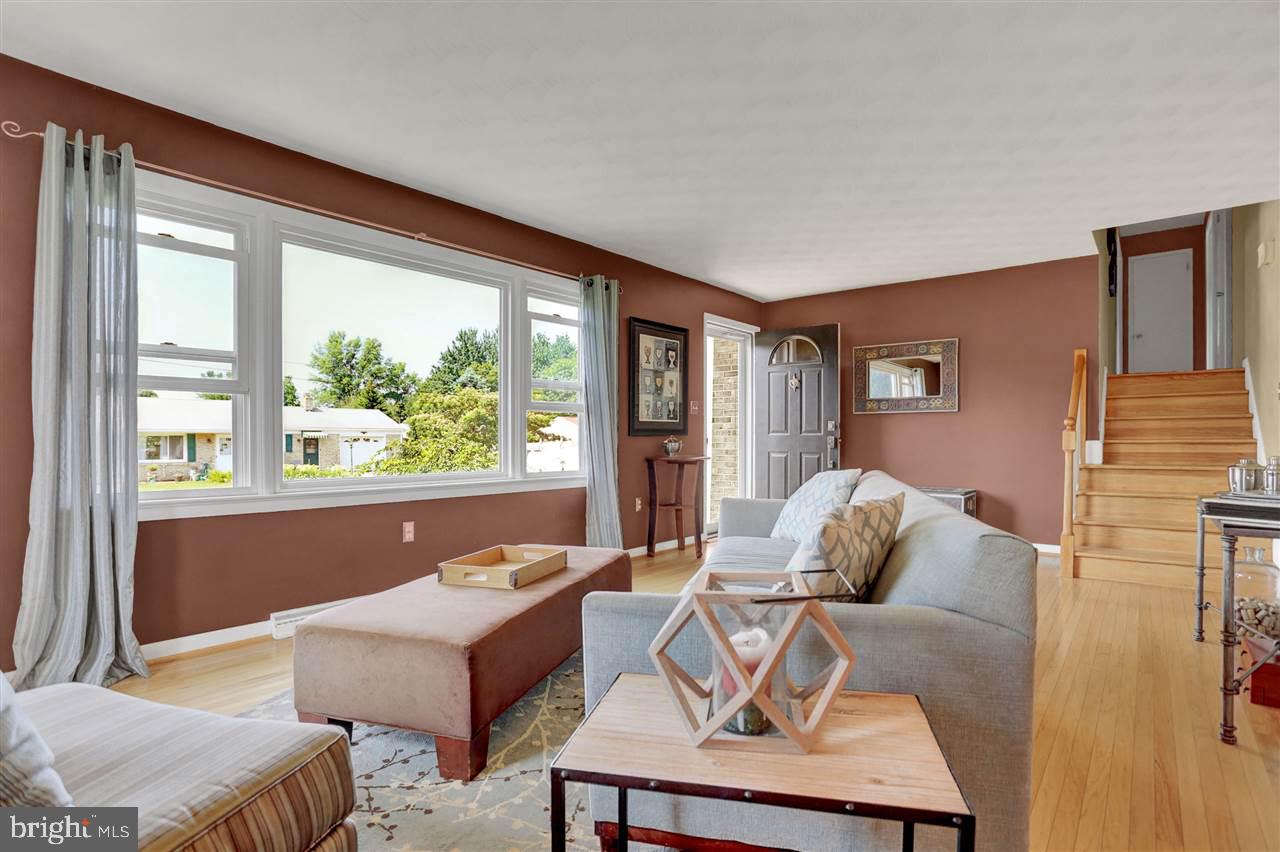 1761 Topaz Road York, PA 17408 - Photo 4 of 27 Gallery Image 4