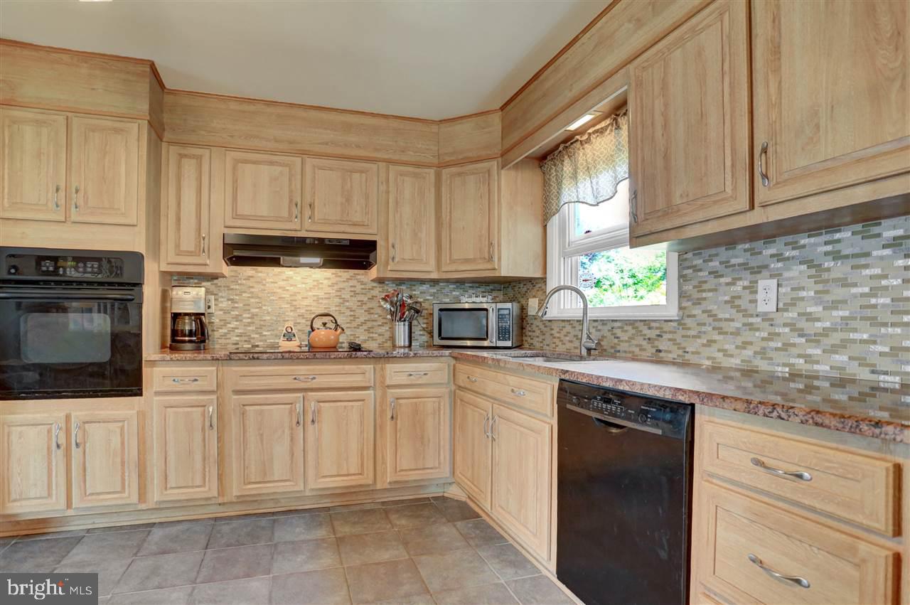 1761 Topaz Road York, PA 17408 - Photo 7 of 27 Gallery Image 7