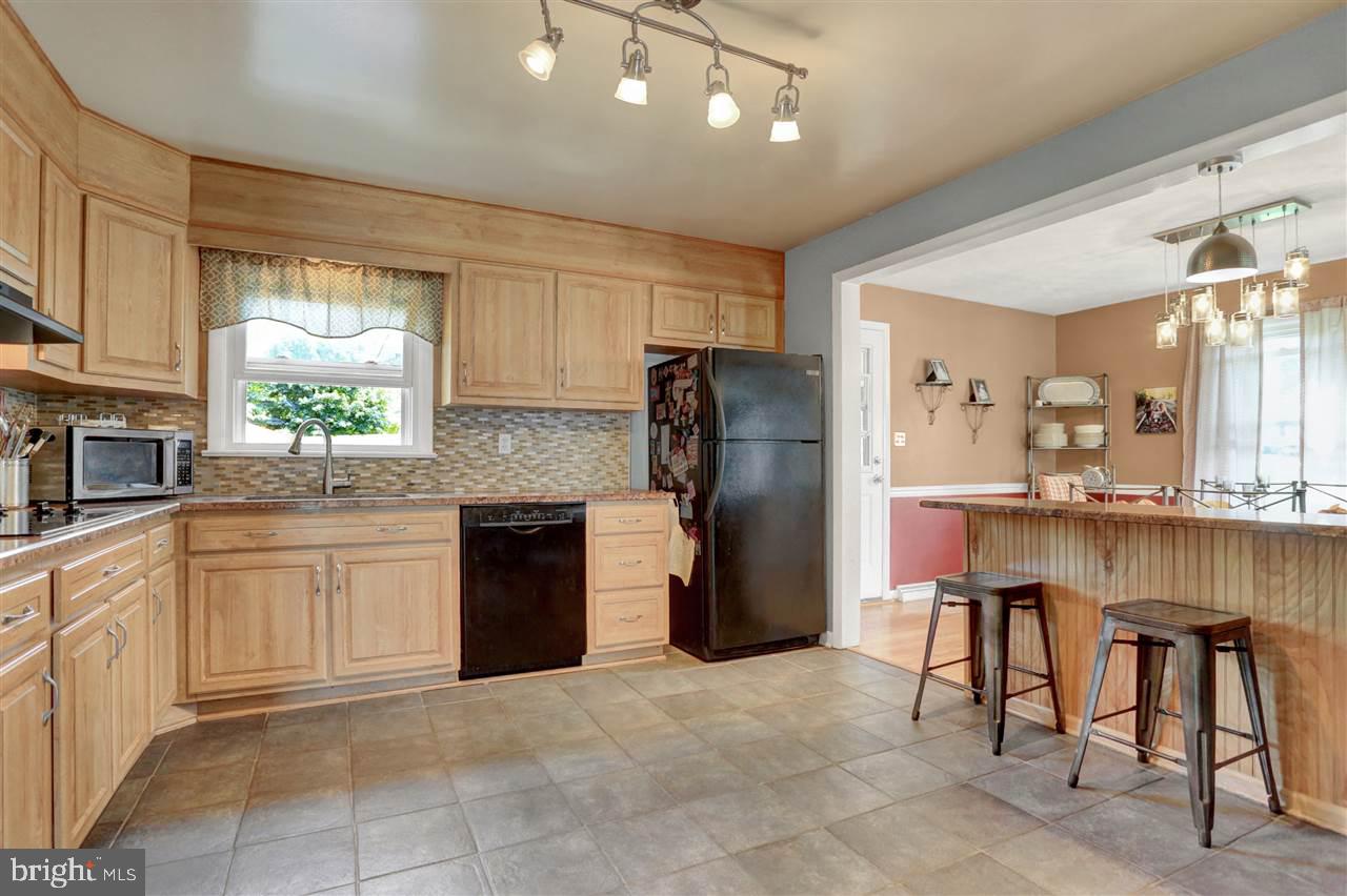 1761 Topaz Road York, PA 17408 - Photo 8 of 27 Gallery Image 8