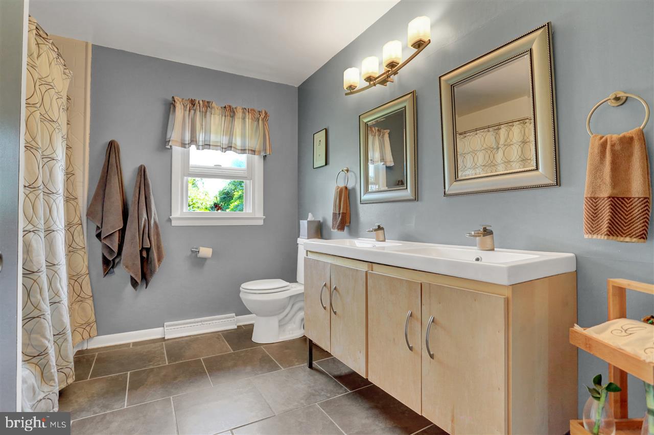 1761 Topaz Road York, PA 17408 - Photo 10 of 27 Gallery Image 10