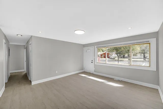 $1,350 | 730 Clinton Street, Gary, IN 46406