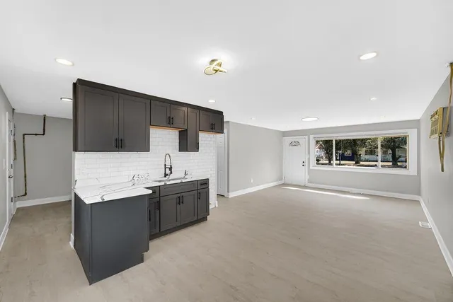 $1,350 | 730 Clinton Street, Gary, IN 46406