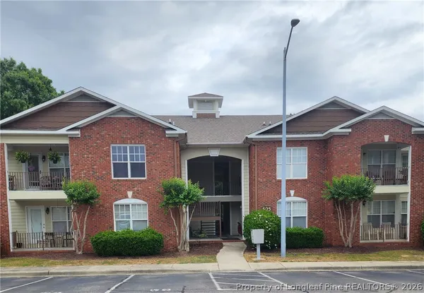 $1,350 | 505 Meadowland Court, Unit 9, Hope Mills, NC 28348