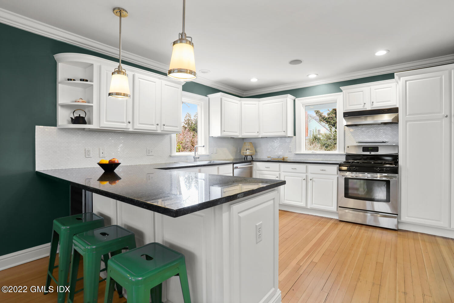 9 Grimes Road Old Greenwich, CT 06870 - Photo 15 of 49 9 Grimes Rd Old Greenwich CT-large-035-0