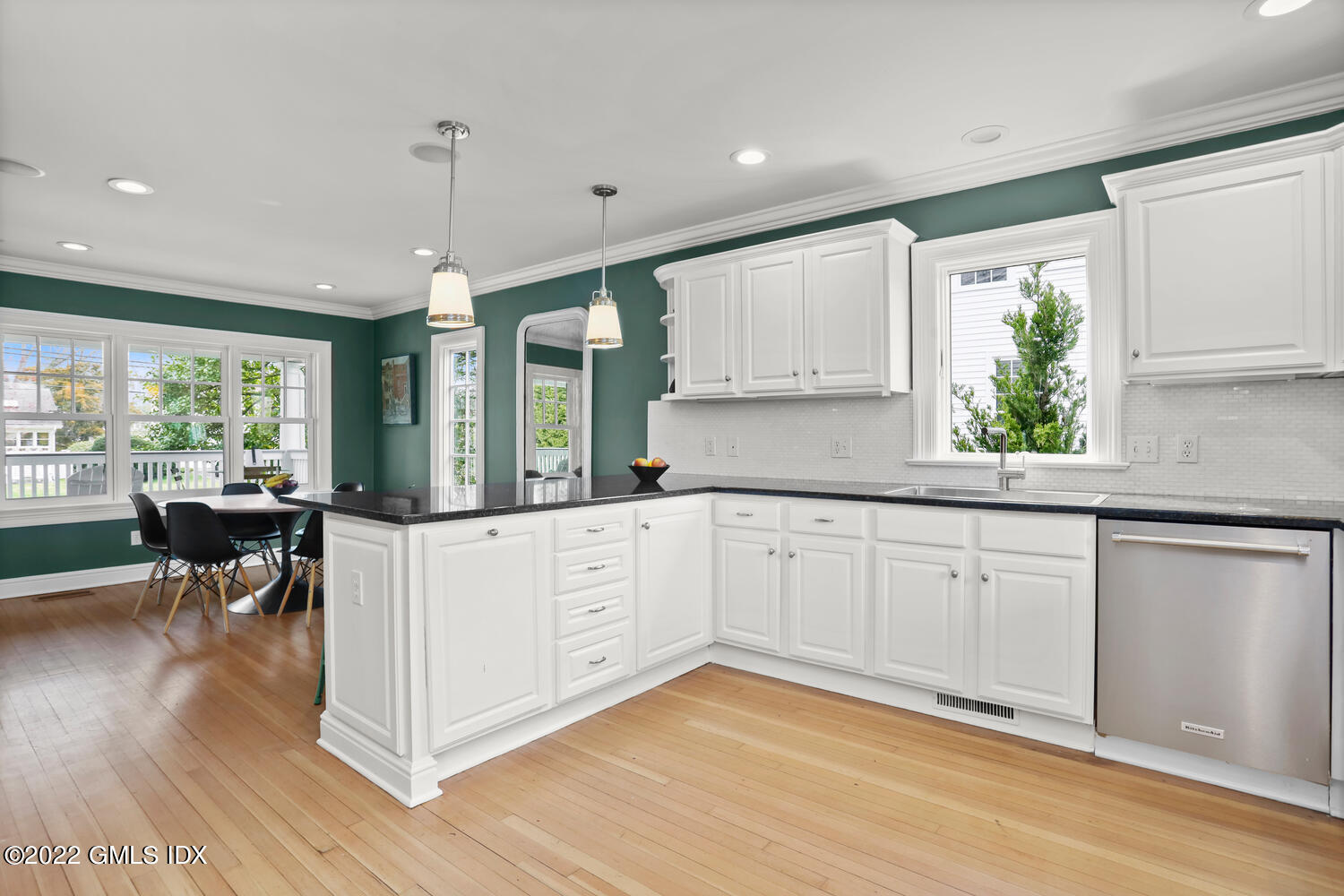 9 Grimes Road Old Greenwich, CT 06870 - Photo 16 of 49 9 Grimes Rd Old Greenwich CT-large-036-0