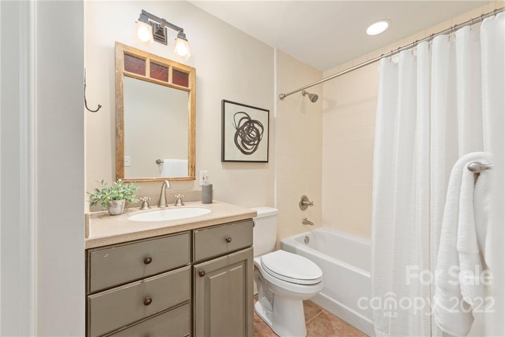 1831 Harris Road Charlotte, NC 28211 - Photo 18 of 27 Gallery Image 18