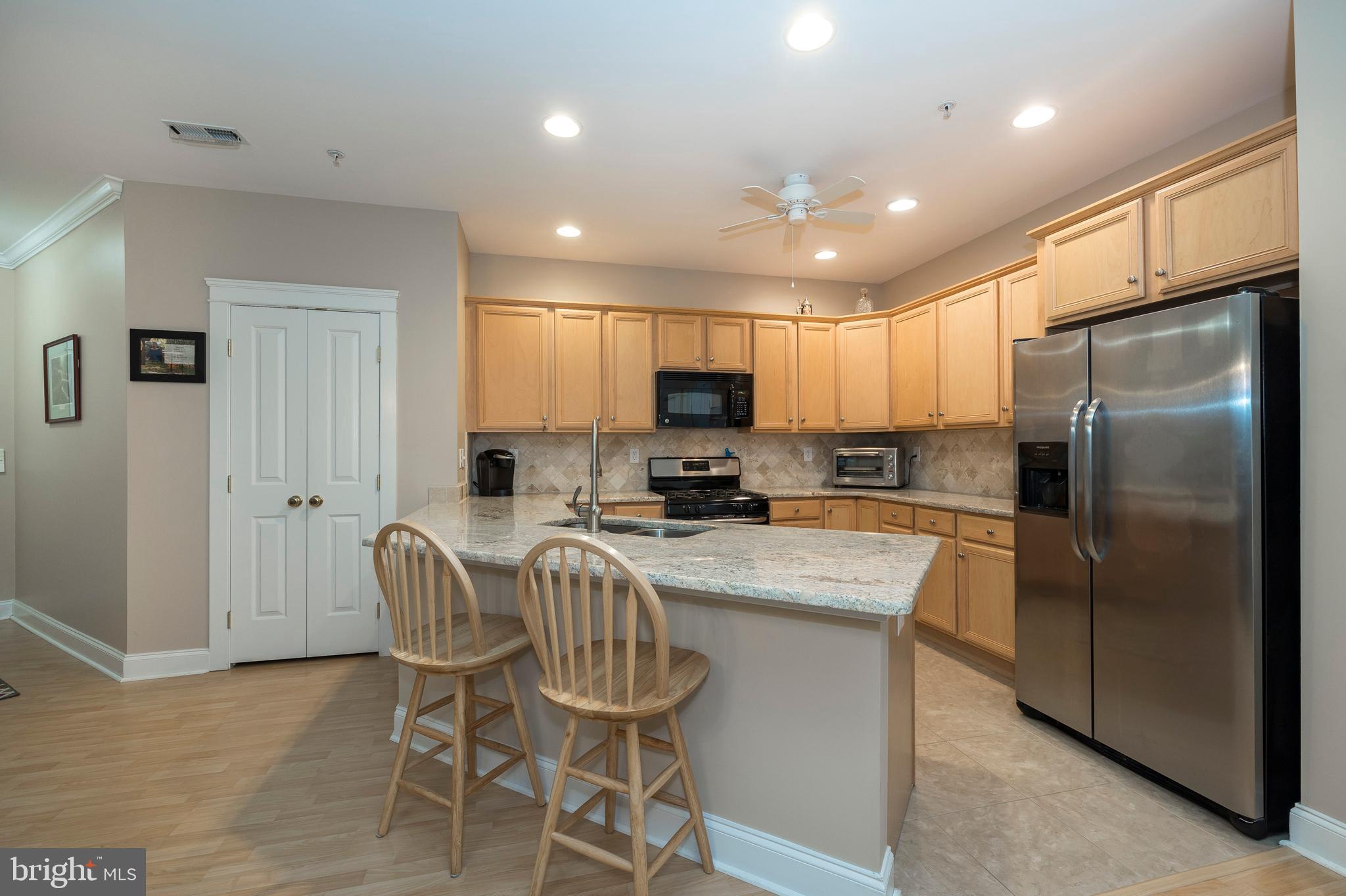 162 Bucktown Xing Road, Unit 41B Pottstown, PA 19465 - Photo 5 of 29 Huge kitchen with granite countertops