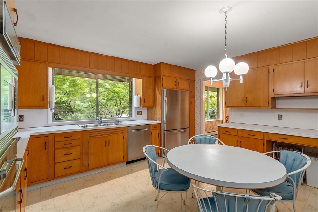 26 Arrowhead Road Weston, MA 02493 - Photo 8 of 28