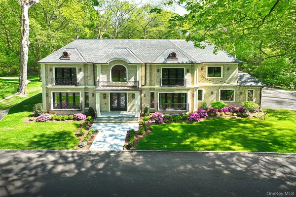 $5,899,999 | 20 Knollwood Road, Glen Head, NY 11545