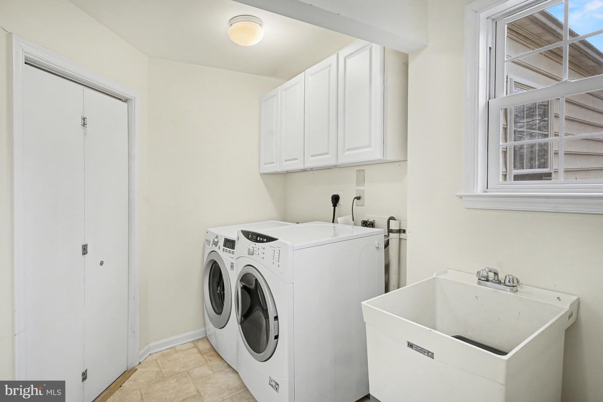 219 Twining Road Lansdale, PA 19446 - Photo 30 of 39 a utility room with dryer and washer