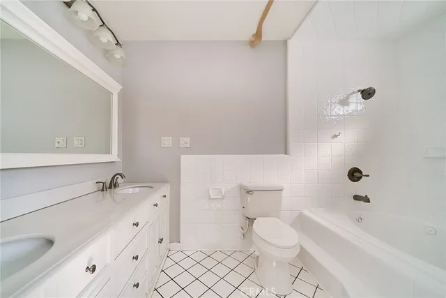 $1,170,000 | 5019 Fanwood Avenue, Lakewood, CA 90713