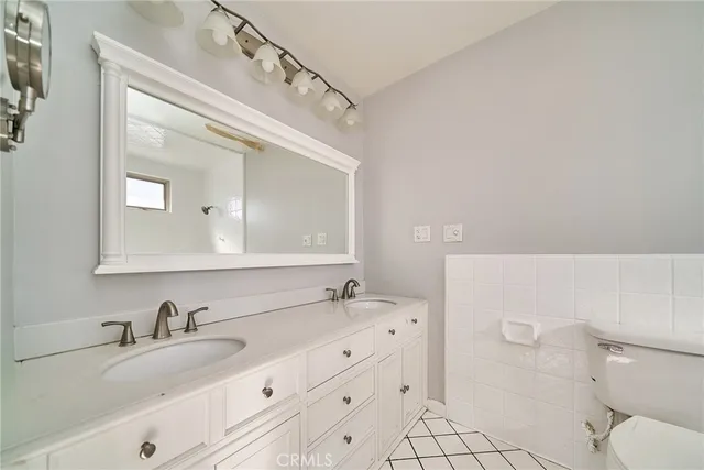 $1,170,000 | 5019 Fanwood Avenue, Lakewood, CA 90713