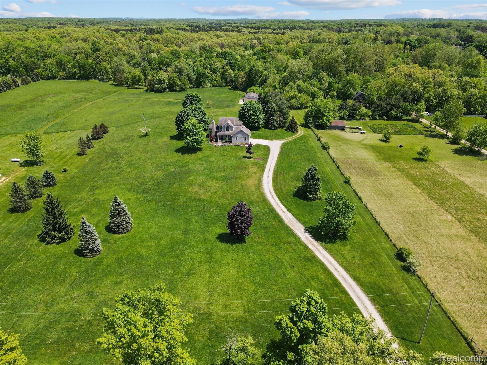7304 Sanford Road Howell, MI 48855 - Photo 34 of 40 C8AAC991-4949-401E-A06F-D3253A747A76.jpeg