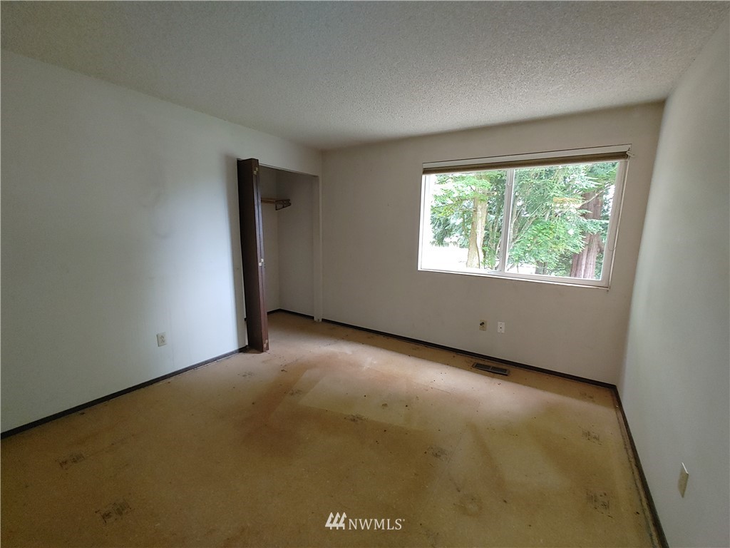 6608 Southeast 5th Place Renton, WA 98059 - Photo 11 of 20 Gallery Image 11