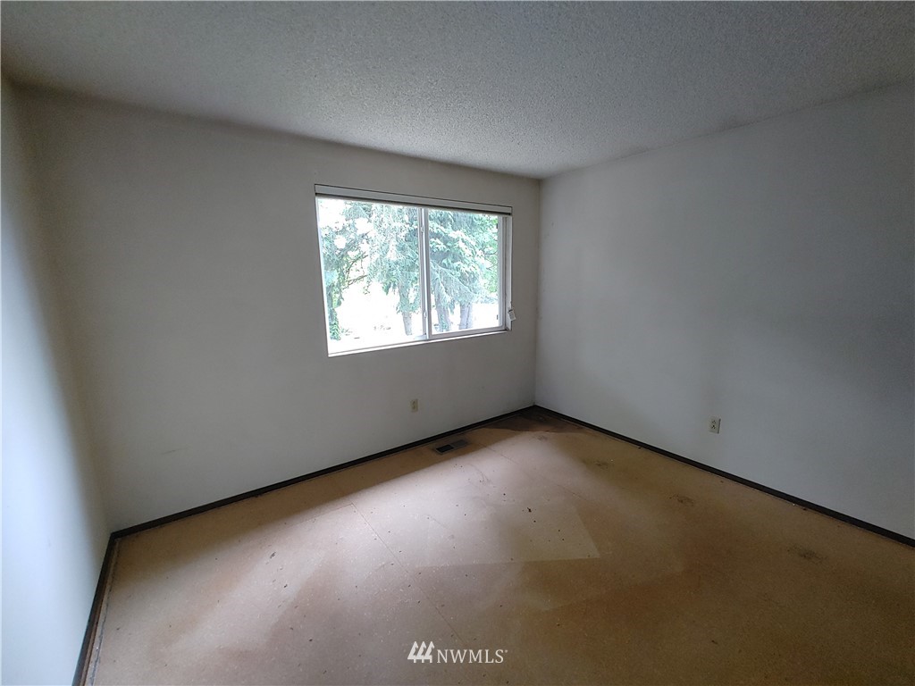 6608 Southeast 5th Place Renton, WA 98059 - Photo 12 of 20 Gallery Image 12