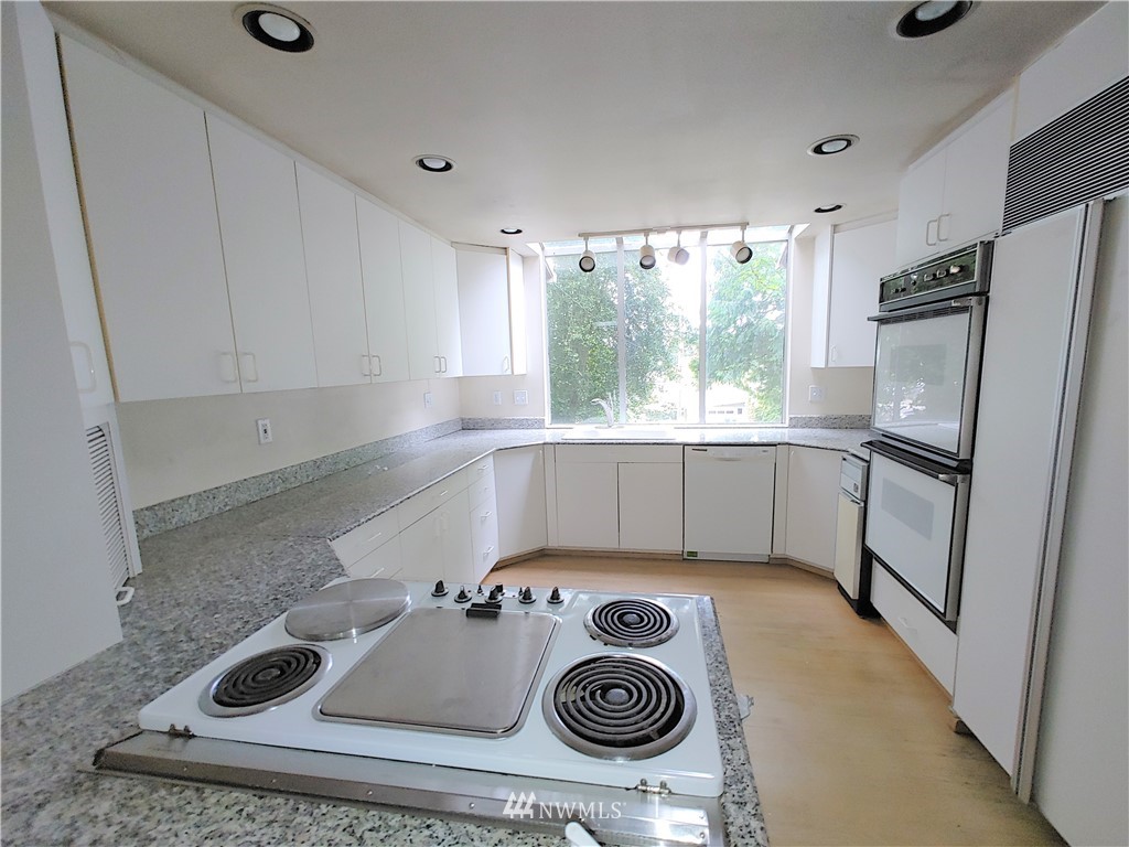6608 Southeast 5th Place Renton, WA 98059 - Photo 5 of 20 Gallery Image 5