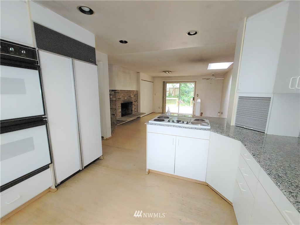 6608 Southeast 5th Place Renton, WA 98059 - Photo 6 of 20 Gallery Image 6