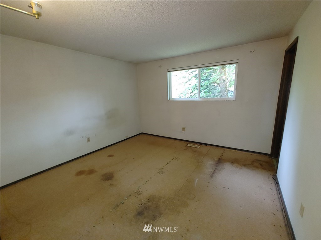 6608 Southeast 5th Place Renton, WA 98059 - Photo 9 of 20 Gallery Image 9
