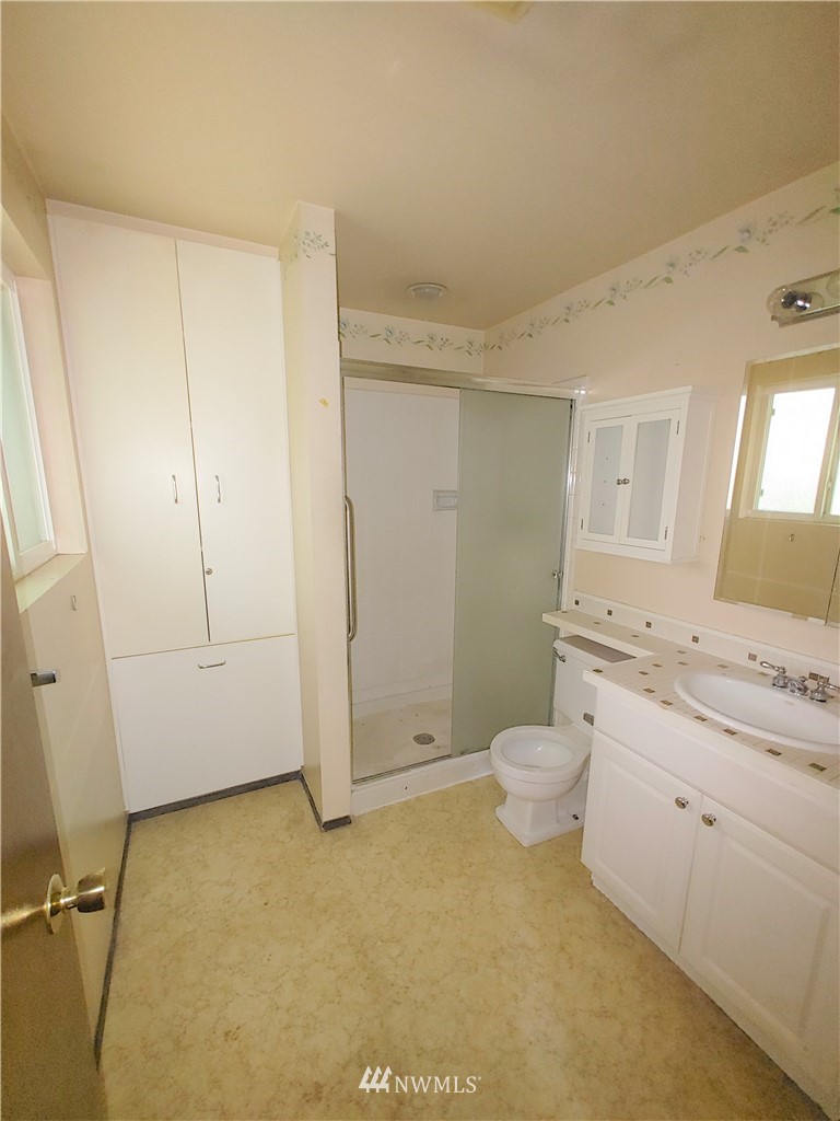 6608 Southeast 5th Place Renton, WA 98059 - Photo 10 of 20 Gallery Image 10