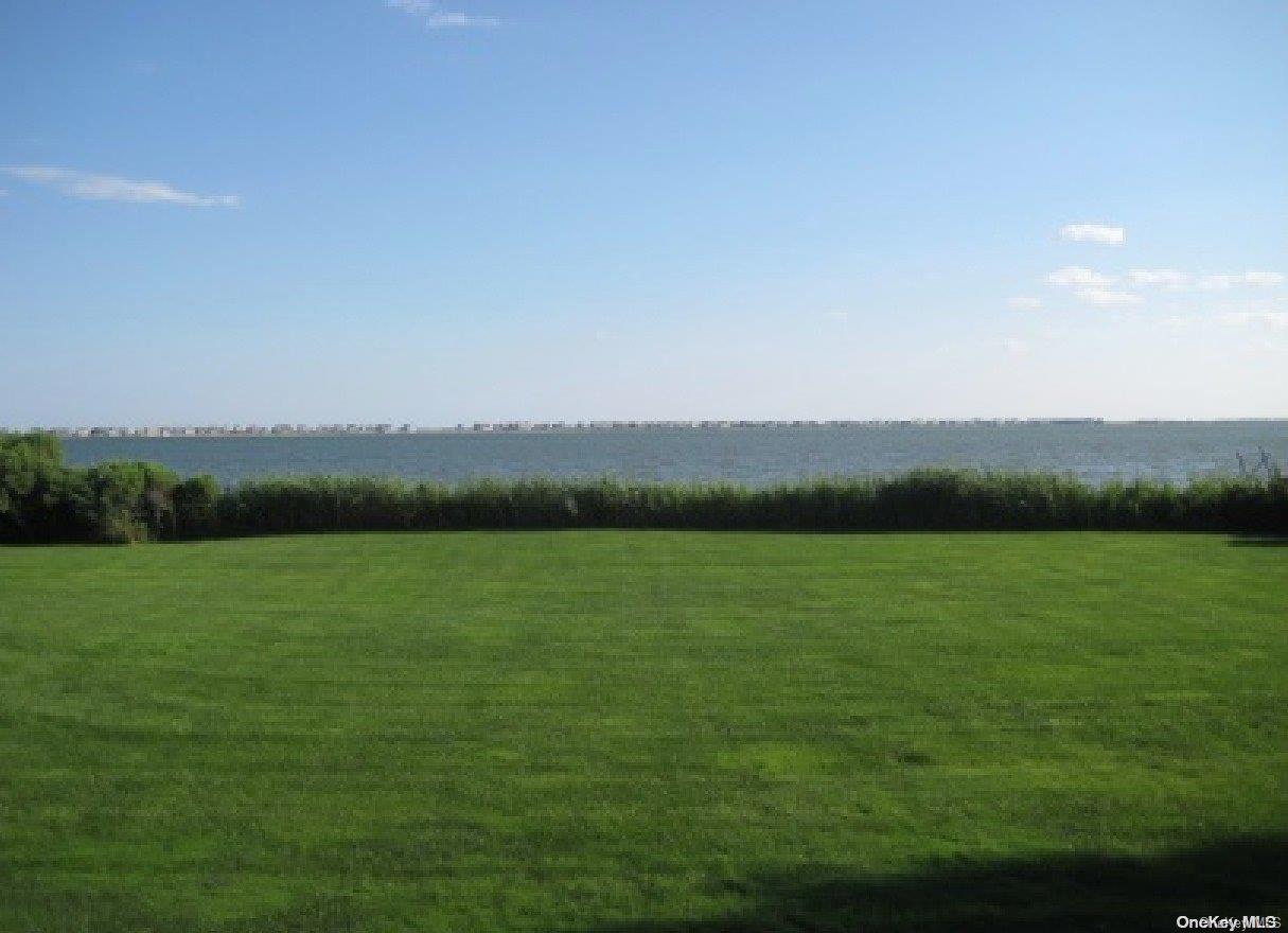 5 Bayberry Lane Remsenburg, NY 11960 - Photo 3 of 8