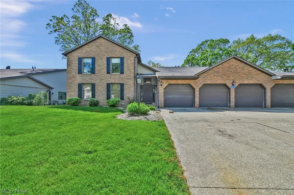 $269,900 | 1819 Harbour Circle Northwest, Canton, OH 44708