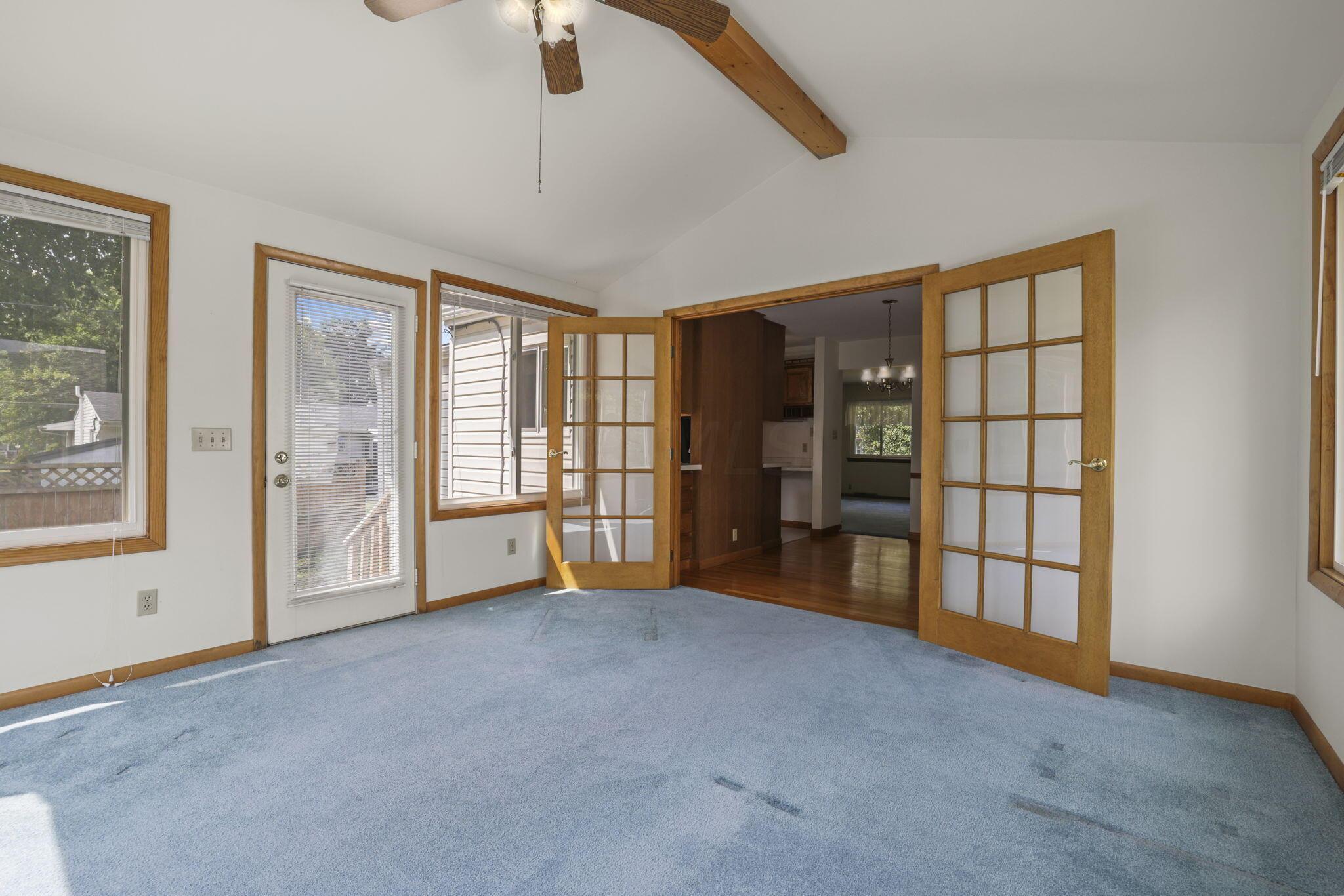 702 Sherwick Road Newark, OH 43055 - Photo 12 of 54 Family room