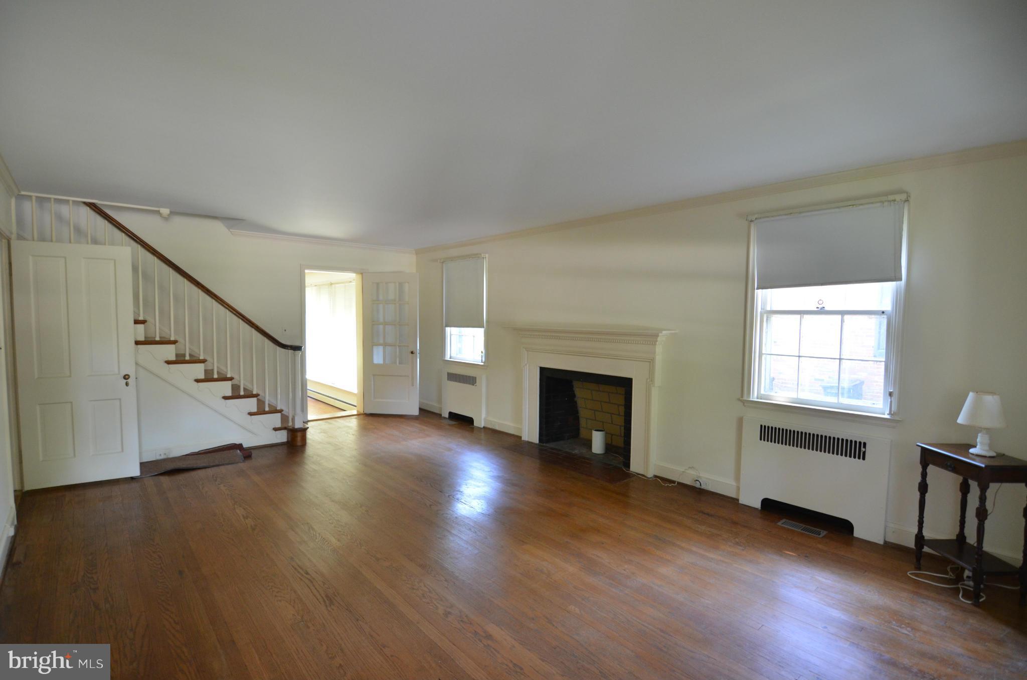 5805 Kenmore Road Baltimore, MD 21210 - Photo 4 of 25 Living Room w/FP
