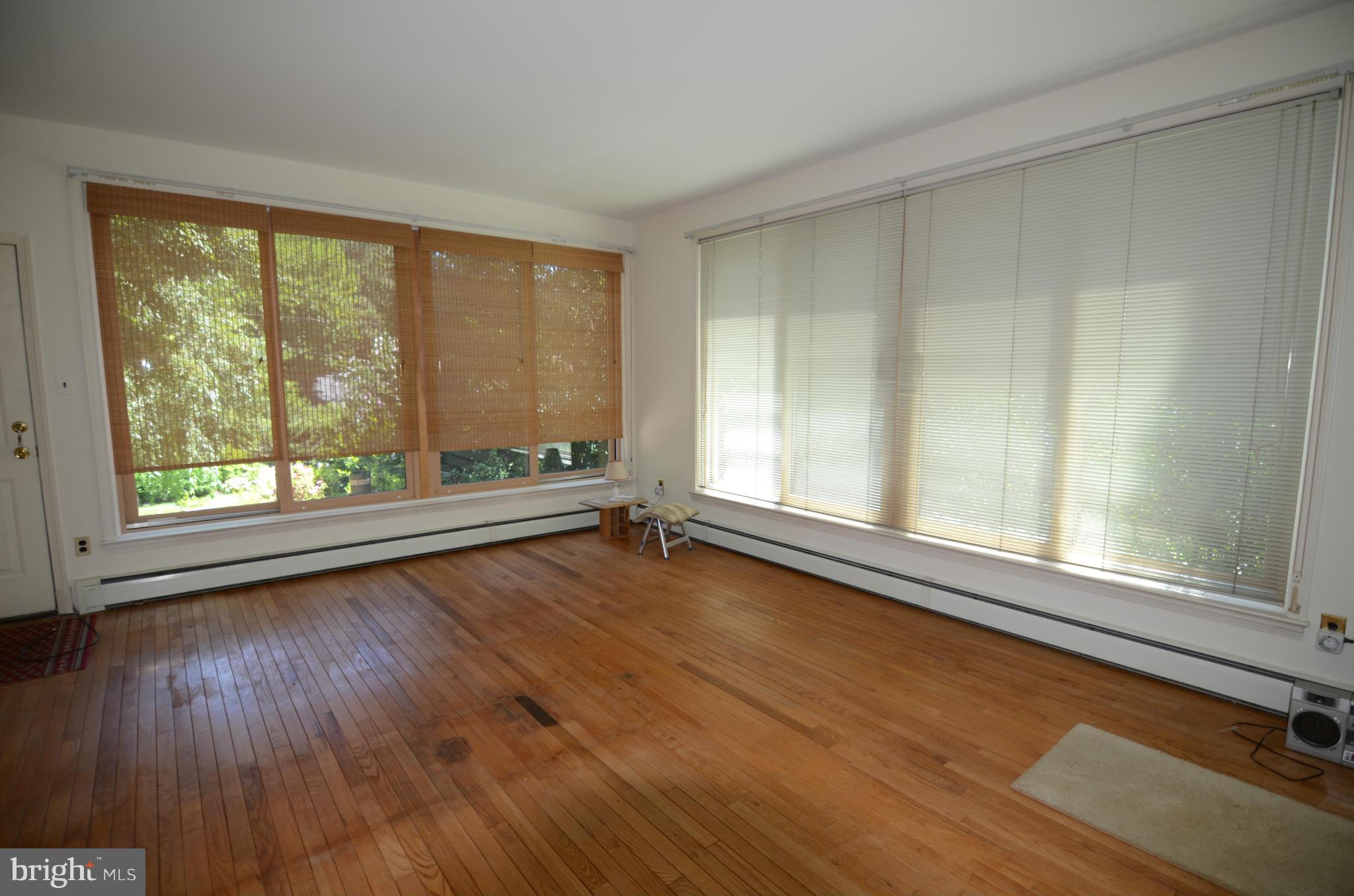5805 Kenmore Road Baltimore, MD 21210 - Photo 10 of 25 Family Room with wet bar