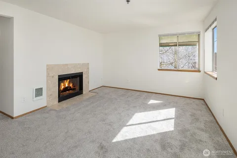 $212,998 | 28602 16th Avenue South, Unit 301, Federal Way, WA 98003