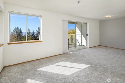 $212,998 | 28602 16th Avenue South, Unit 301, Federal Way, WA 98003